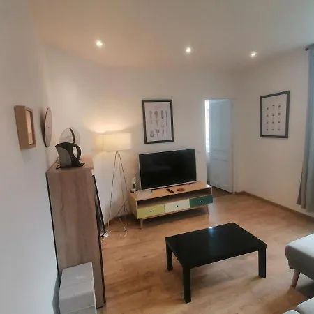 Villa Des Roses - Appart T2, 31M2, 1Er Etage, Vue Jardin, 